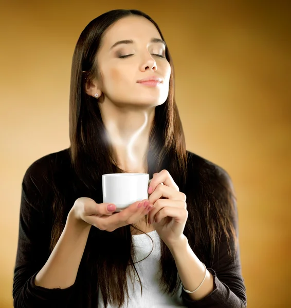 Žena s šálek kávy — Stock fotografie