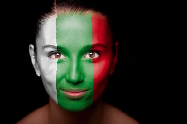 Портрет женщины с флагом Болгарии — стоковое фото