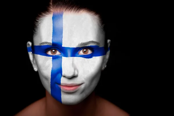 Портрет женщины с флагом Финляндии — стоковое фото