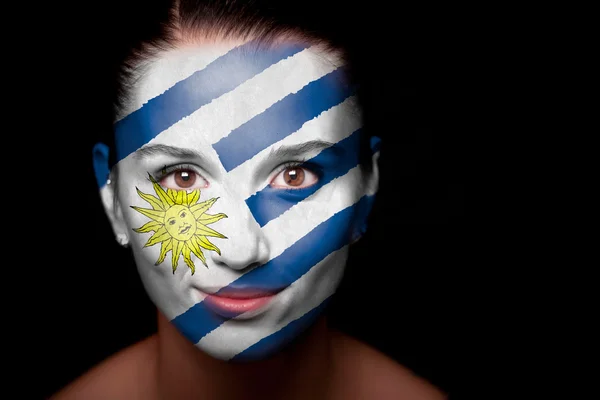 Retrato de una mujer con la bandera del Uruguay — Foto de Stock