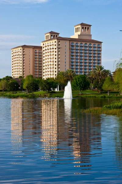 Hotel on the Lake — Stock Photo, Image
