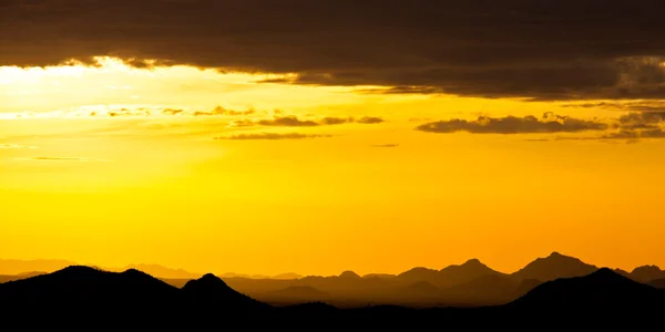 在沙漠上空落日 — 图库照片