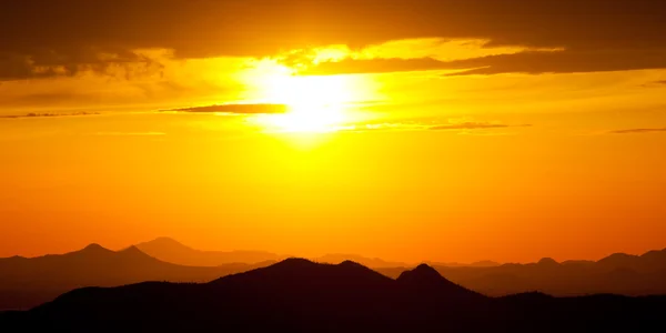 Coucher de soleil sur le désert — Photo