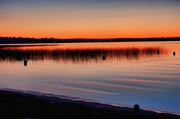 Kanadyjski jezioro o zachodzie słońca — Zdjęcie stockowe