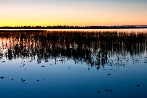 加拿大湖在日落 — 图库照片