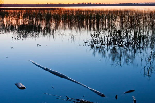カナダの湖で夕焼け — ストック写真