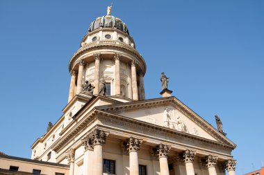 gendarmenmarkt Meydanı kubbede Fransız