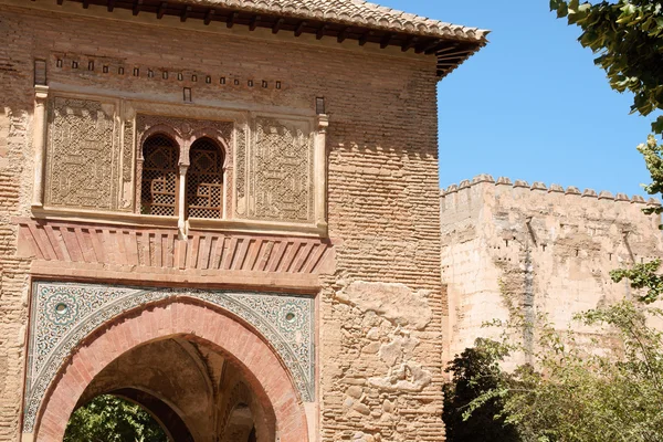 Деталі вино воріт і зокрема фортецю Алькасаба — стокове фото