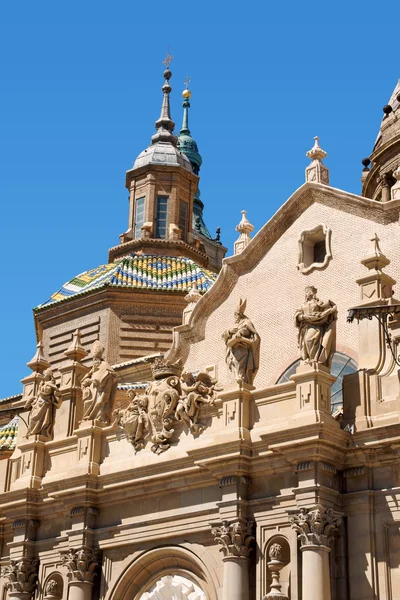 Базиліка собору Богоматері опорою в Сарагоса — стокове фото