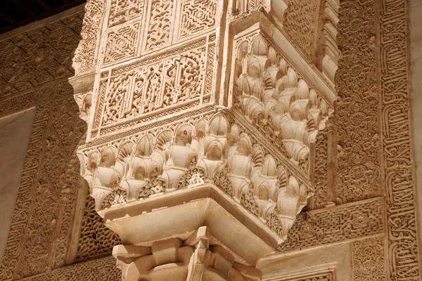 Arabic carvings in the Alhambra of Granada — Stock Photo, Image