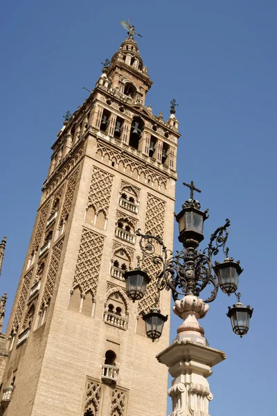 Torre La Giralda em Sevilha, Espanha — Fotografia de Stock