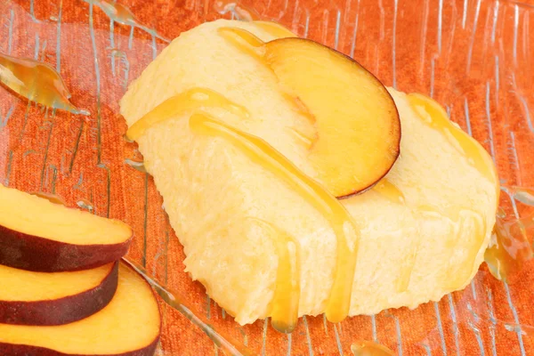 Heart shaped peach bavarian cream — Stock Photo, Image