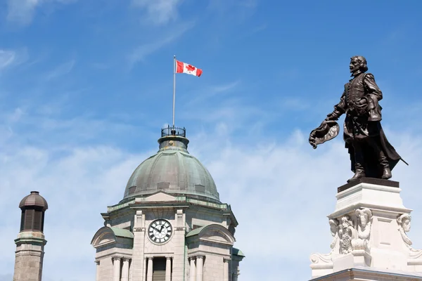 Old Post Office and monument to Champlain — Stock Photo, Image