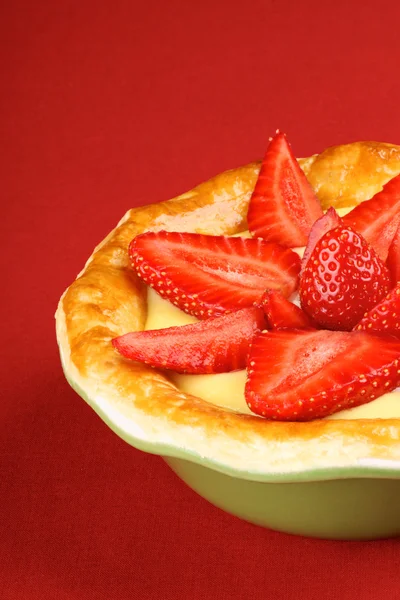 Tarte aux fraises et à la crème anglaise — Photo