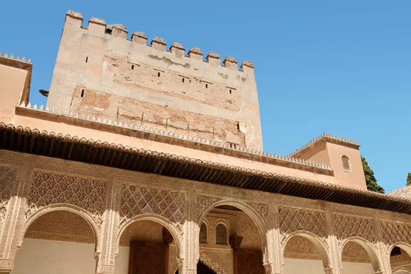 Comares Turm und Hof der Myrten in Granada lizenzfreie Stockfotos