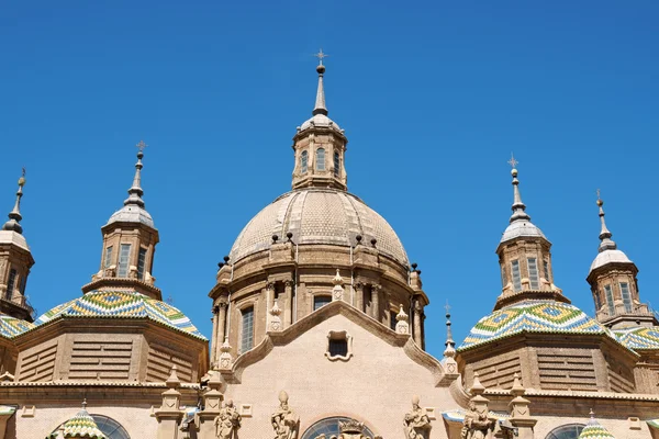 Basilique-cathédrale de notre Dame du pilier à Saragosse — Photo
