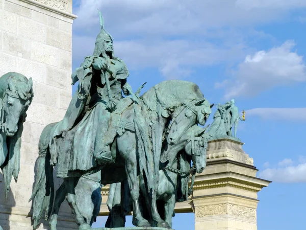 阿帕德 · 骑马雕像 — 图库照片