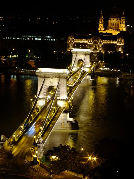 夜、ブダペストのセーチェーニ鎖橋 — ストック写真