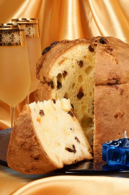 panettone ve spumante İtalyan Noel kompozisyonu