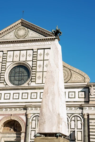 Kościół santa maria novella i obelisk w Florencja — Zdjęcie stockowe