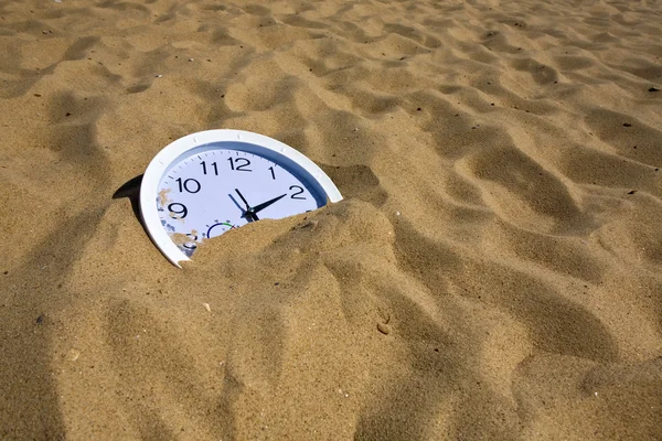 Guarda nella sabbia — Foto Stock