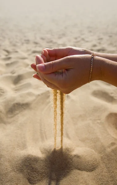 Sand through your fingers — Stock Photo, Image