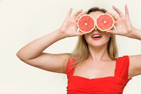 Girl with Grapefruits — Stock Photo, Image