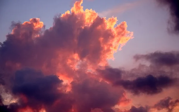 Заря облака — стоковое фото