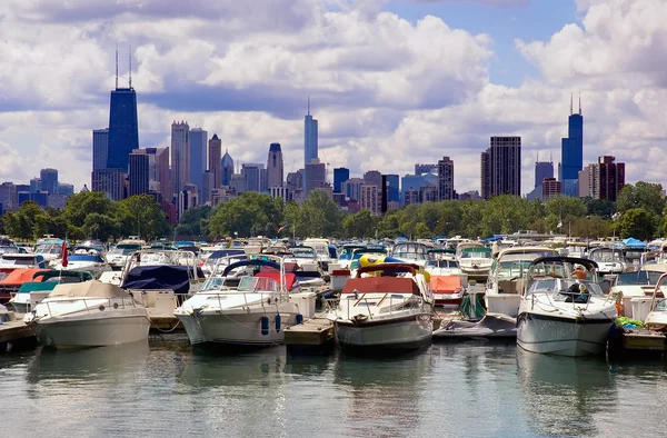Yachthafen nahe der Innenstadt Chicagos — Stockfoto