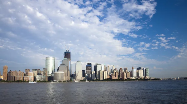 The New York City skyline w the Freedom tower — Stock Photo, Image