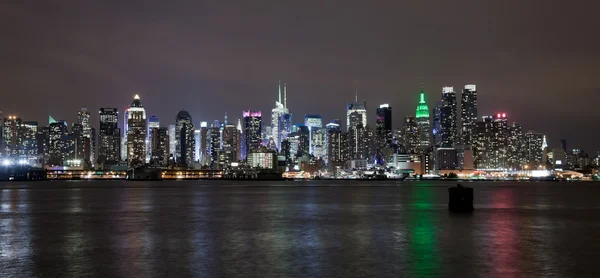 Окраины города Нью-Йорка skyline — стоковое фото