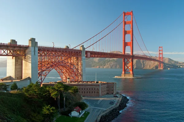 Most golden gate v san Franciscu během západu slunce — Stock fotografie