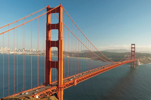 在日落期间在旧金山金门大桥 — 图库照片