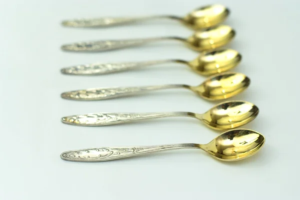 Plata con cucharas chapadas en oro antiguas, estilo soviético .. — Foto de Stock