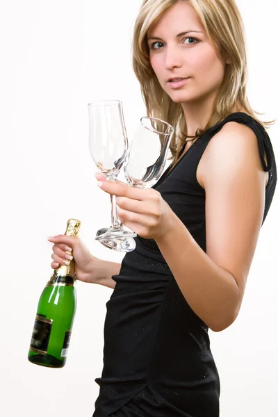 Mujer joven ofreciendo bebida —  Fotos de Stock