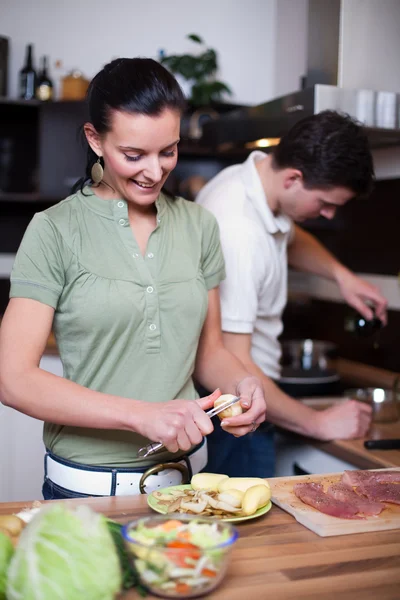 Young couple preparing lunch — Stock Photo, Image
