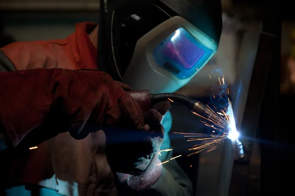 Factory welder at work — Stock Photo, Image