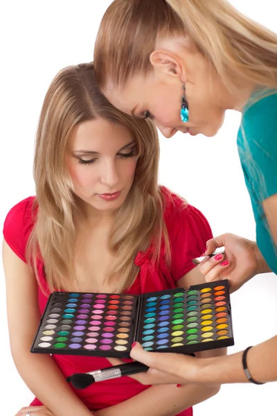 Make-up Mädchen zeigt Palette von Collagen — Stockfoto
