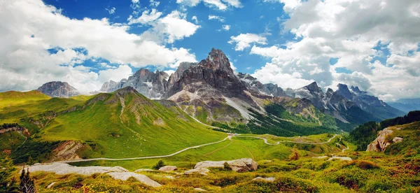 Italian Dolomiti - nice panoramic view — Stock Photo, Image