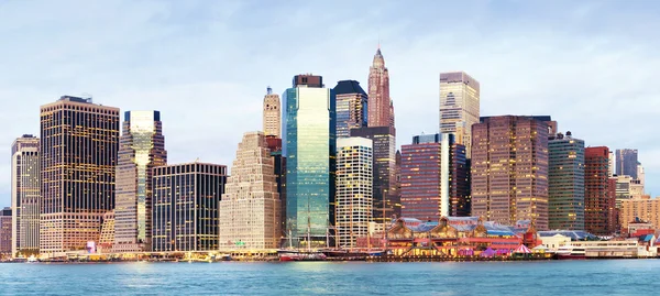 Manhattan nad řekou - brzy morninig — Stock fotografie