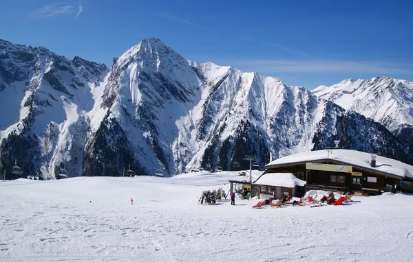 Alpské lyžařské středisko v Rakousku — Stock fotografie