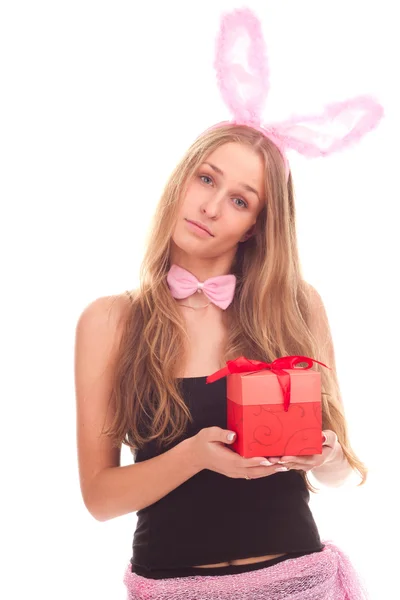 A lány öltözött, mint egy nyúl, ajándék — Stock Fotó