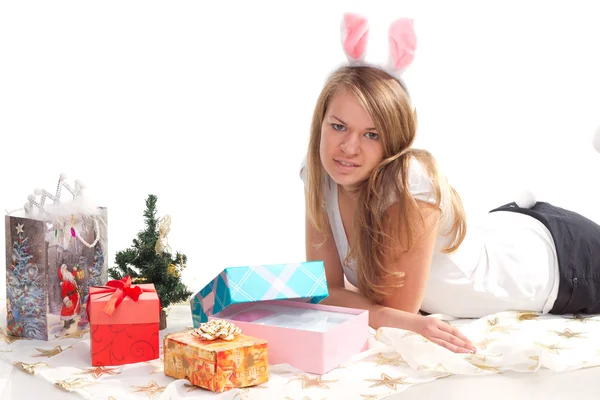 Dívka s vánoční dárky — Stock fotografie