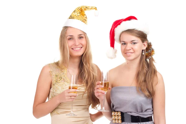 Két lány ünneplik a karácsonyt, ajándékok és a poharakat a kezükben — Stock Fotó