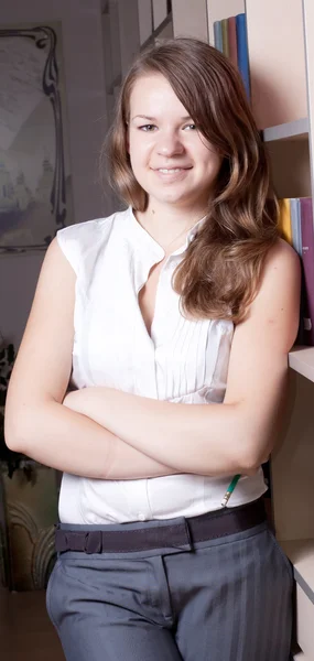 A girl in a library — Stock Photo, Image