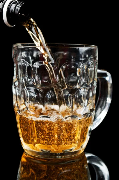 Nytt glas öl — Stockfoto