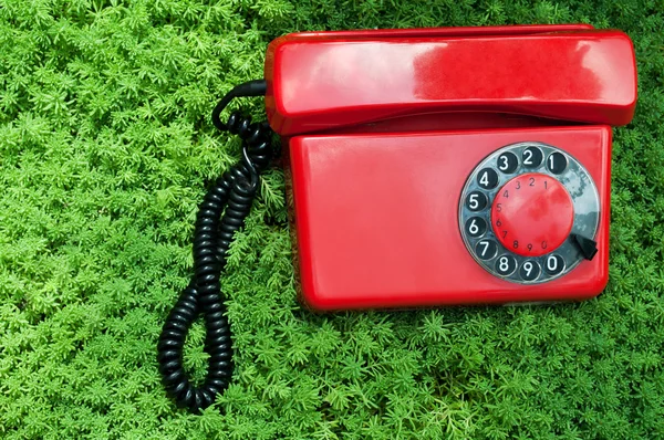 Ретро червоний телефон — стокове фото