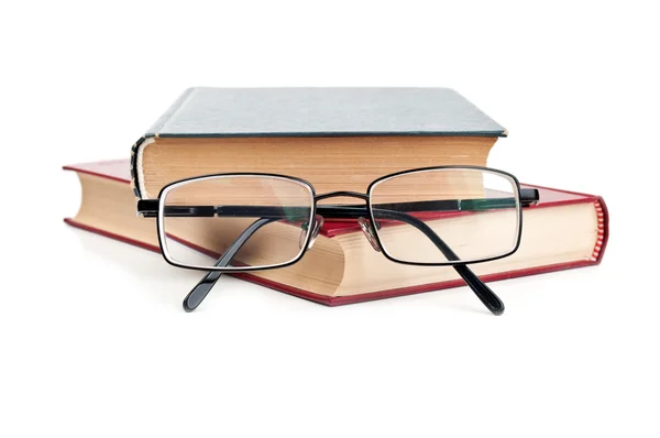 Gözlük ve kırmızı kitap — Stok fotoğraf