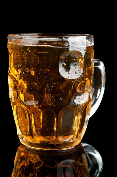 ビールの新鮮なガラス — ストック写真