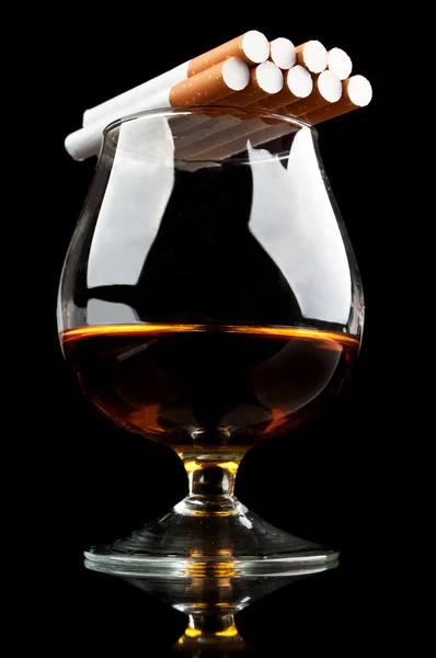 Whiskey in a classic glass and cigarettes — Stok Foto